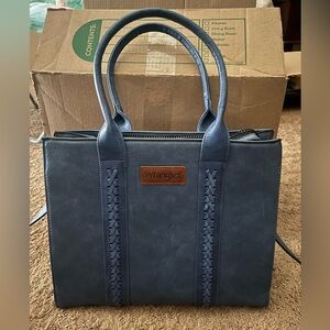 Wrangler large tote bag with shoulder strap